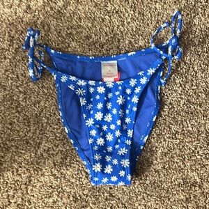 Xhilaration Medium (4-6) Flower Print Blue Bikini Bottom NEW with tags.